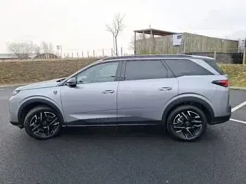 Neu Peugeot 5008 Allure 145 PS (106 kW) 2025 Grau SUV