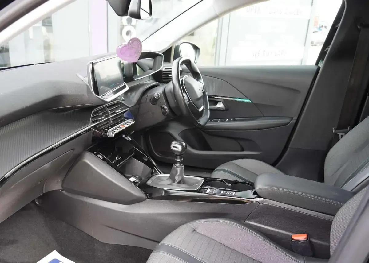 Used Peugeot 208 Allure 99 HP (72 kW) 2020 Black Hatchback