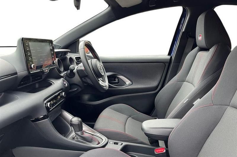 Used Toyota Yaris Hybrid Sport 116 HP (85 kW) 2023 Blue Hatchback