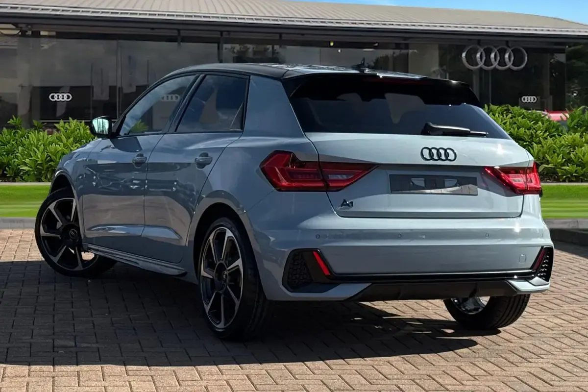 Nouă Audi A1 Sportback Black Edition 150 CP (110 kW) 2026 Gri Hatchback