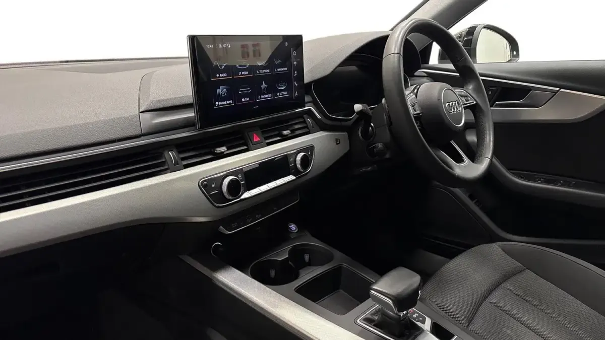Używany Audi A4 Black Edition 2023 Czarny Kombi