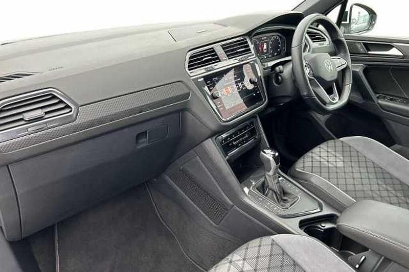 Used VW Tiguan R-line 150 HP (110 kW) 2023 White SUV