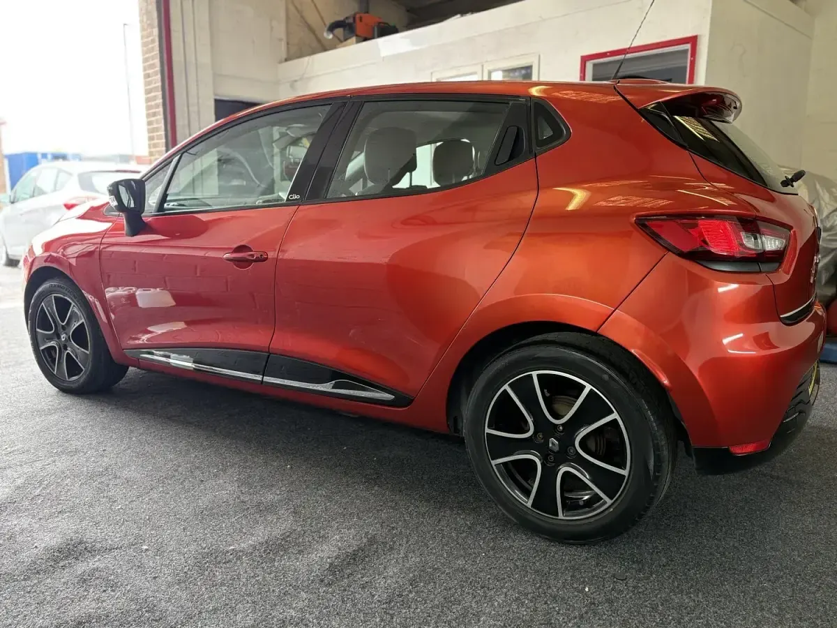 Used Renault Clio IV Dynamique 2014 Red Hatchback