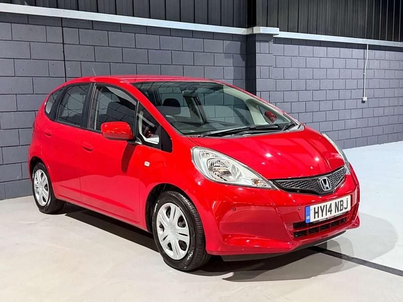 Used Honda Jazz SE 90 HP (66 kW) 2014 Red Hatchback
