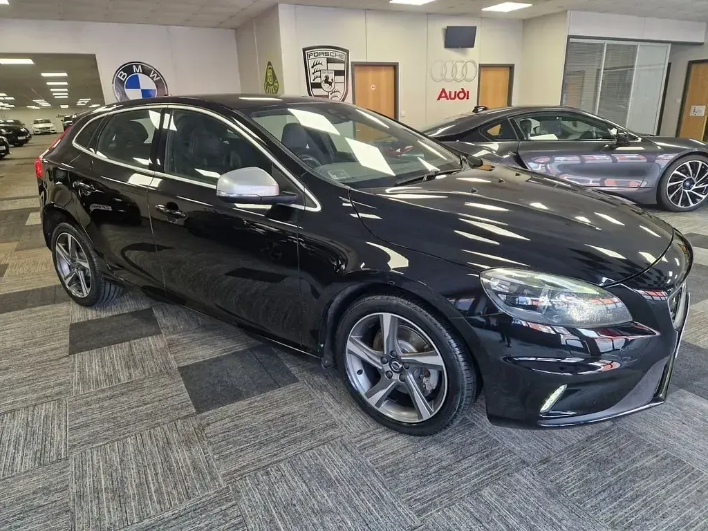 Used Volvo V40 R-Design 152 HP (111 kW) 2015 Black/black Hatchback