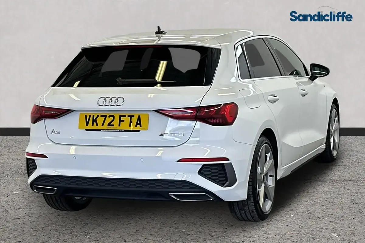 Używany Audi A3 S-Line 150 KM (110 kW) 2024 Biały Hatchback