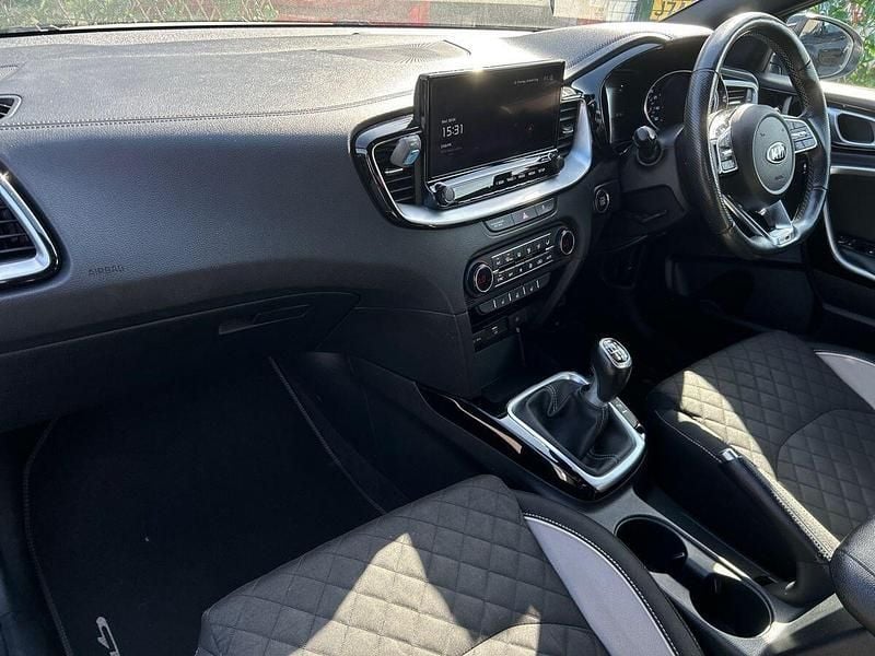 Used Kia Ceed GT-Line 158 HP (116 kW) 2021 White Hatchback