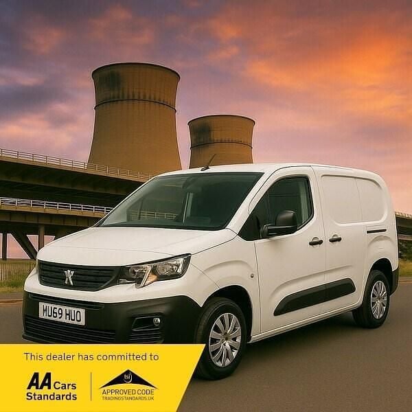 White Used 2019 Peugeot Partner MPV | £5,990 (Fair price) - Image 1/4