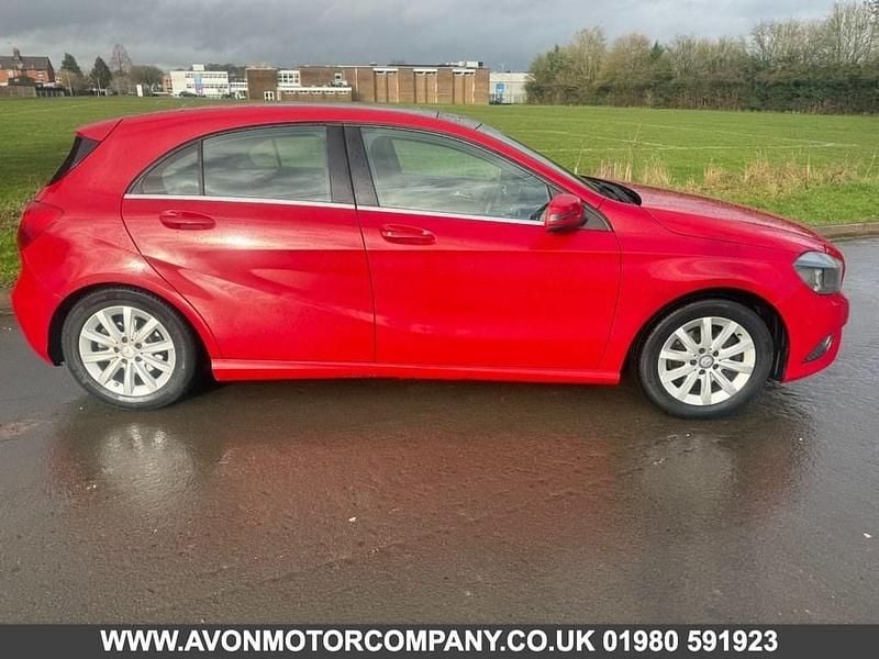Used Mercedes A180 SE 122 HP (89 kW) 2015 Red Hatchback