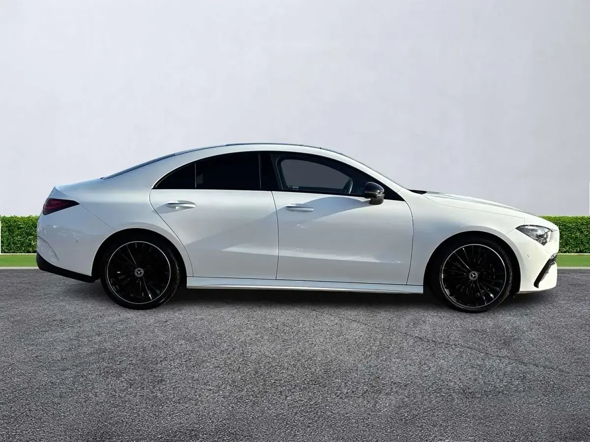 Begagnad Mercedes CLA220 AMG Line Premium Plus 2025 Vit Sedan