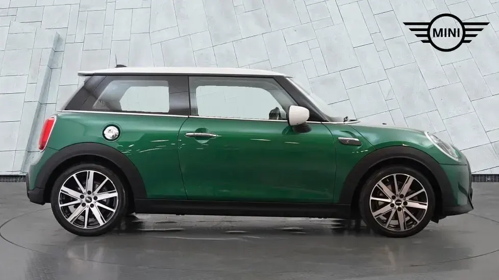 Used Mini Cooper S Classic 176 HP (129 kW) 2023 Green Hatchback