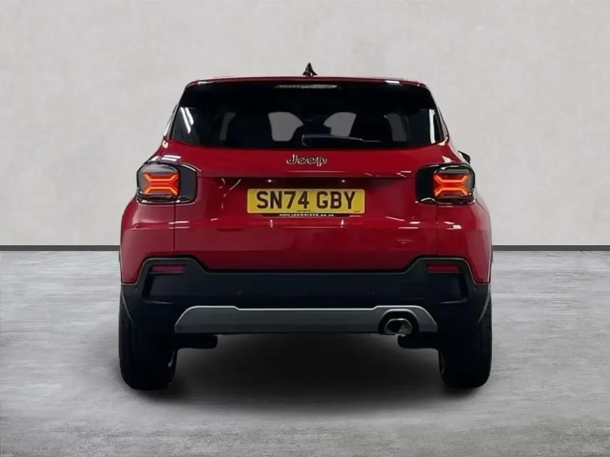Begagnad Jeep Avenger Summit 100 HK (73 kW) 2025 Röd SUV