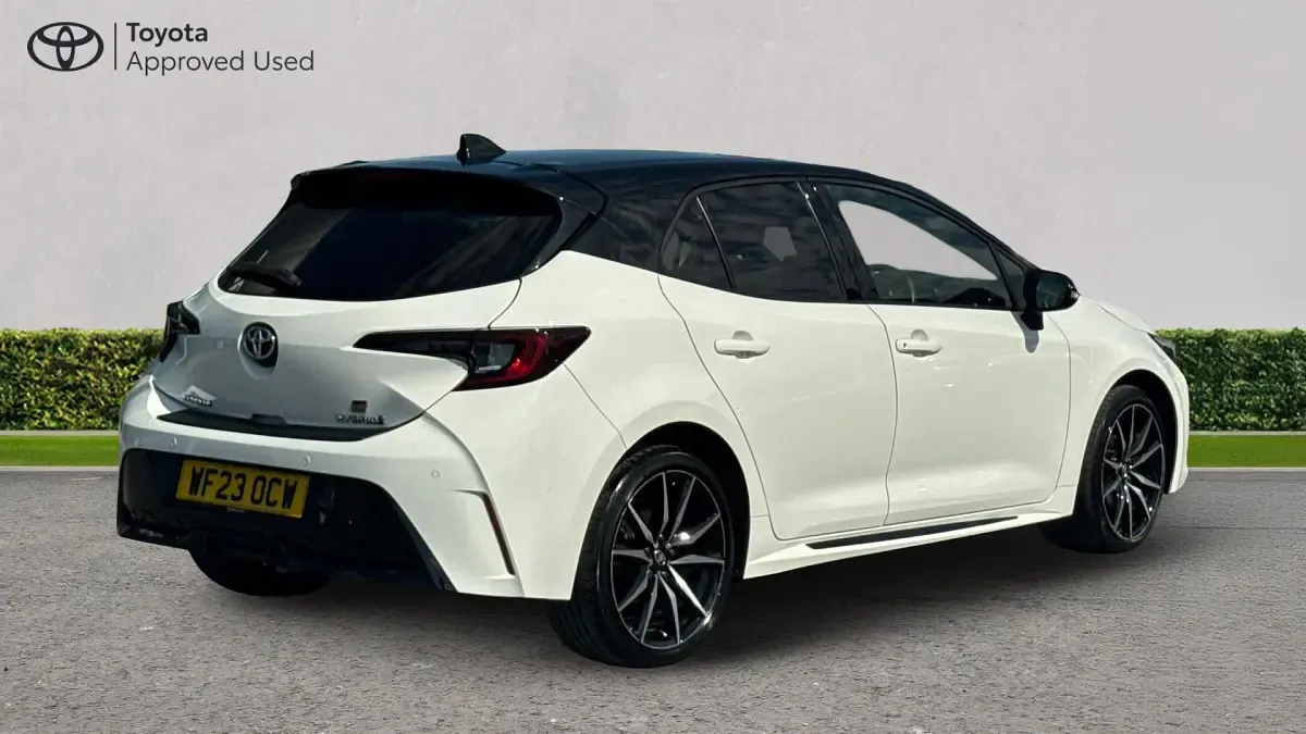 Used Toyota Corolla Sport 140 HP (102 kW) 2023 Pure white bi tone