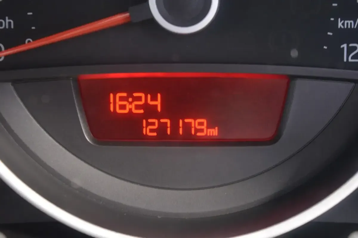 Used VW up! high up! 75 HP (55 kW) 2015 Red Hatchback