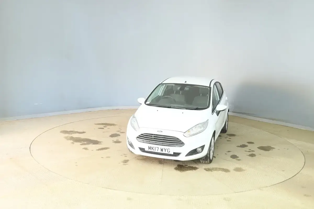 Used Ford Fiesta Titanium 125 HP (91 kW) 2017 White Hatchback