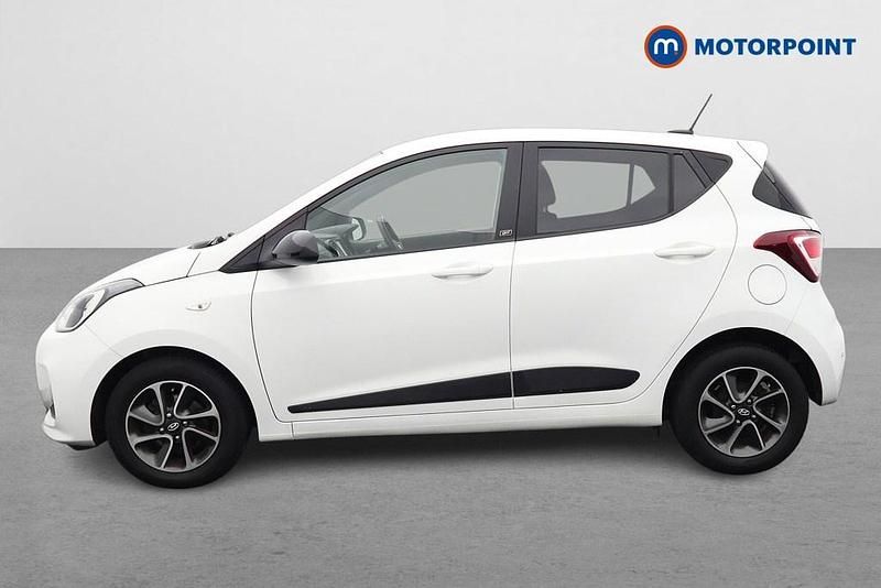 Used Hyundai i10 GO! 67 HP (49 kW) 2018 White Hatchback