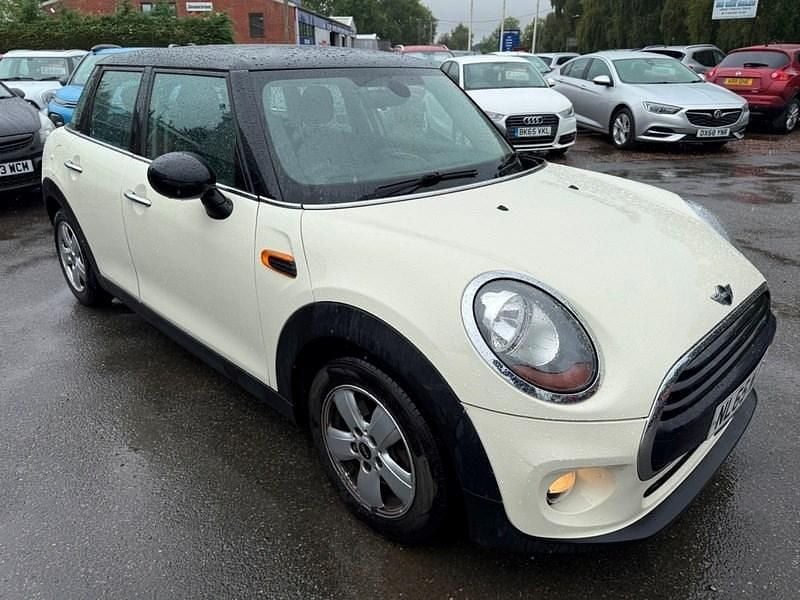 Used Mini Cooper 136 HP (100 kW) 2015 White Hatchback