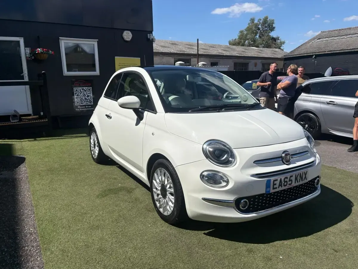 Used Fiat 500 Lounge 69 HP (50 kW) 2015 White Hatchback