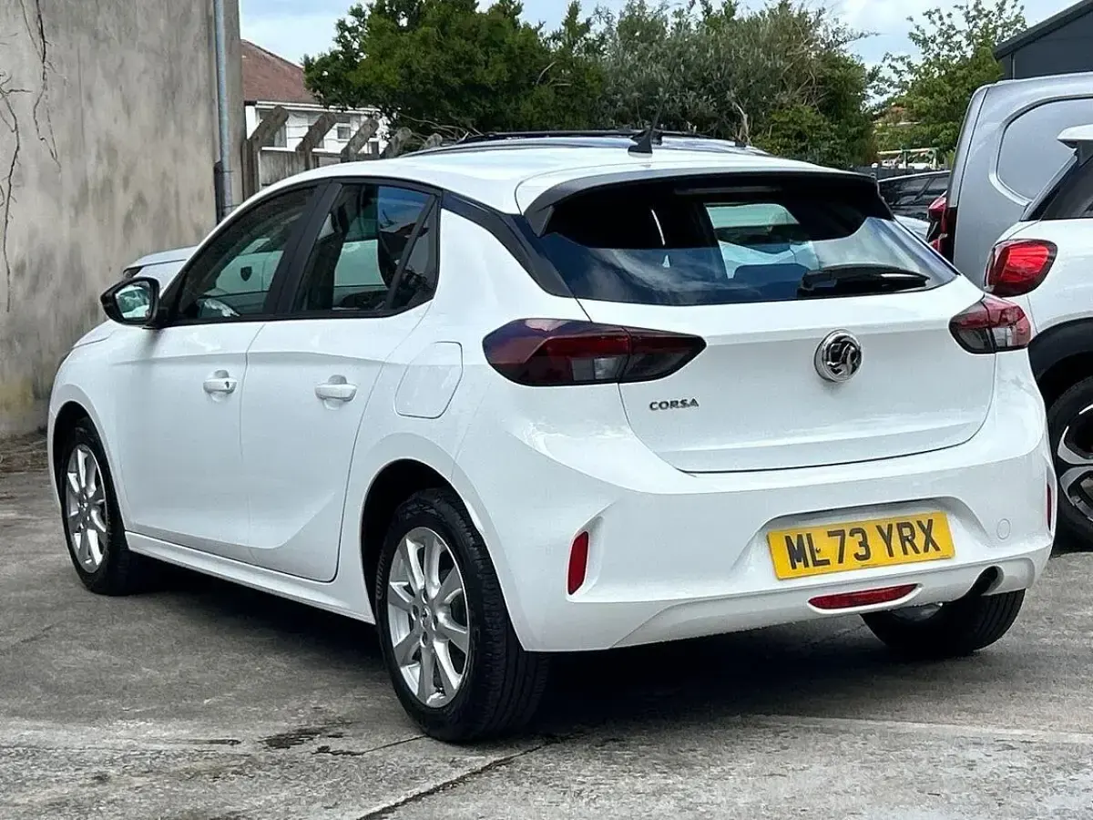 Używany Vauxhall Corsa Design Edition 75 KM (55 kW) 2023 Biały Hatchback