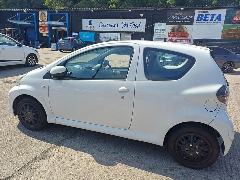 White Used 2012 Toyota Aygo Hatchback | £1,995 (Fair price) - Image 1/4