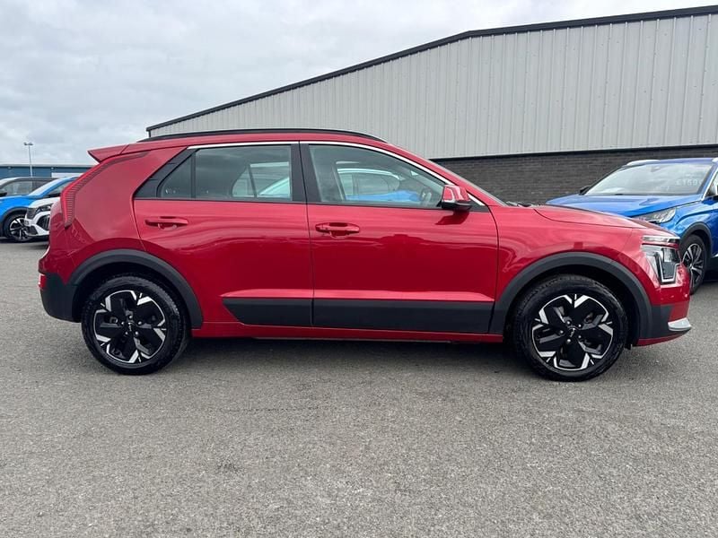 Begagnad Kia e-Niro 147 kW (201 HK) 2024 Röd SUV