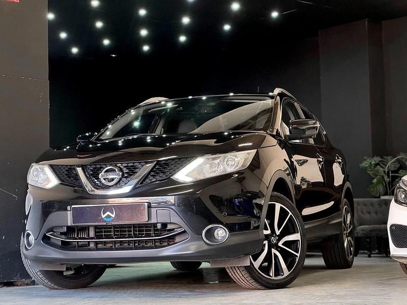 Black Used 2015 Nissan Qashqai Tekna SUV | £5,999 (Fair price) - Image 1/3
