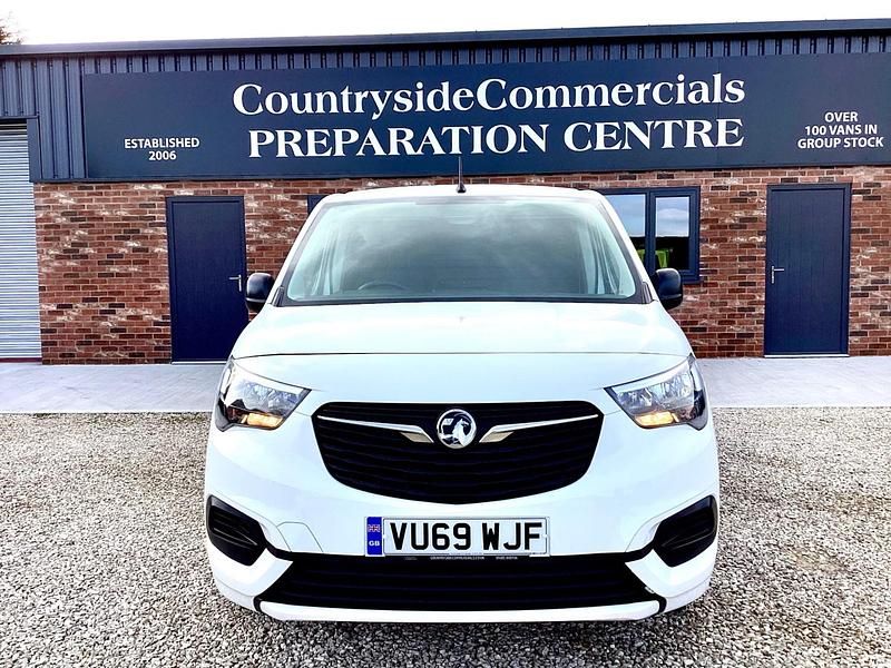 Second-hand Vauxhall Combo Sportive 100 CP (73 kW) 2019 Alb Monovolum