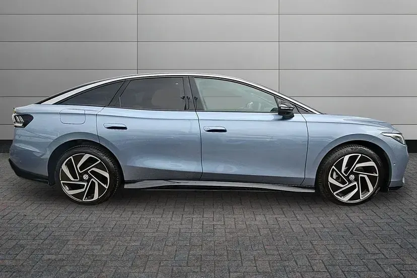 Used VW ID.7 Pro 210 kW (286 HP) 2026 Stone washed blue with black roof Hatchback