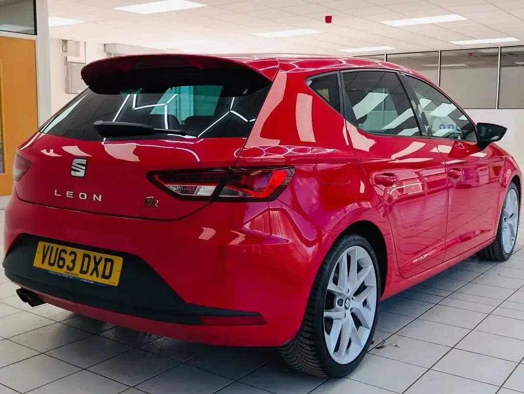 Begagnad Seat Leon FR 180 HK (132 kW) 2013 Röd Halvkombi