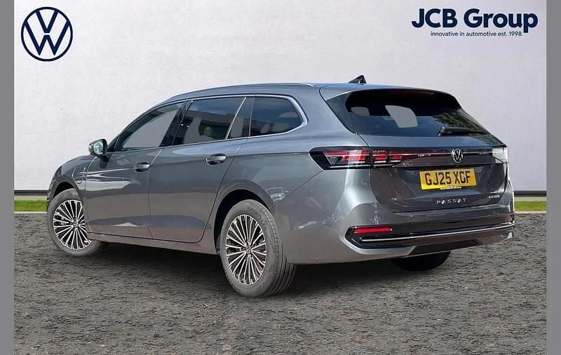 Used VW Passat Elegance 204 HP (150 kW) 2025 Grey Estate