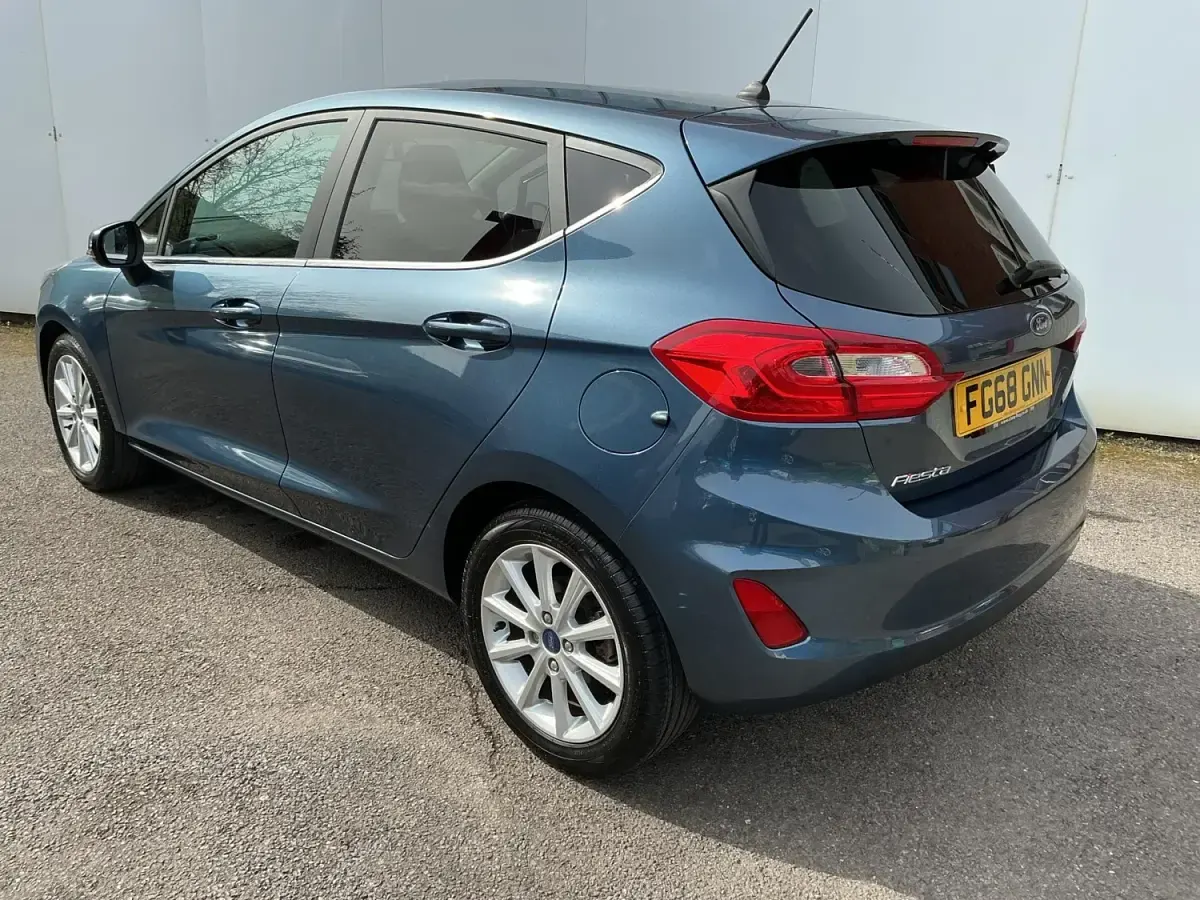 Begagnad Ford Fiesta Titanium 120 HK (88 kW) 2018 Blå Halvkombi