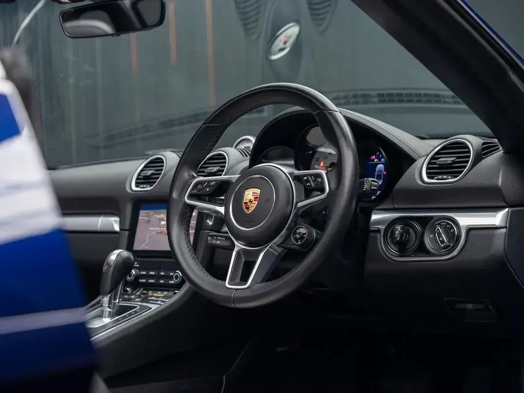 Used Porsche 718 Boxster 300 HP (220 kW) 2020 Blue Cabriolet