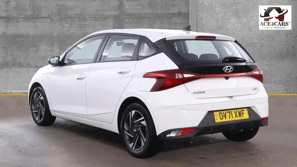 Used Hyundai i20 SE 98 HP (72 kW) 2021 White Hatchback