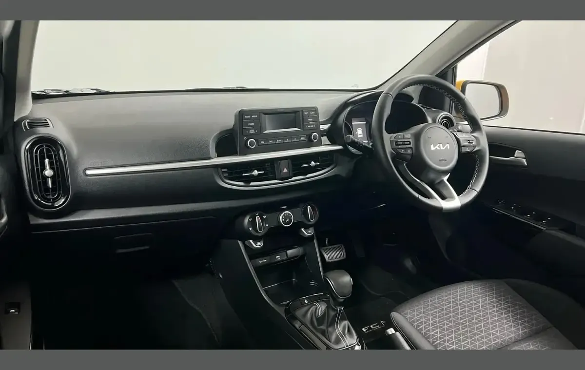 Used Kia Picanto 65 HP (47 kW) 2024 Yellow Hatchback