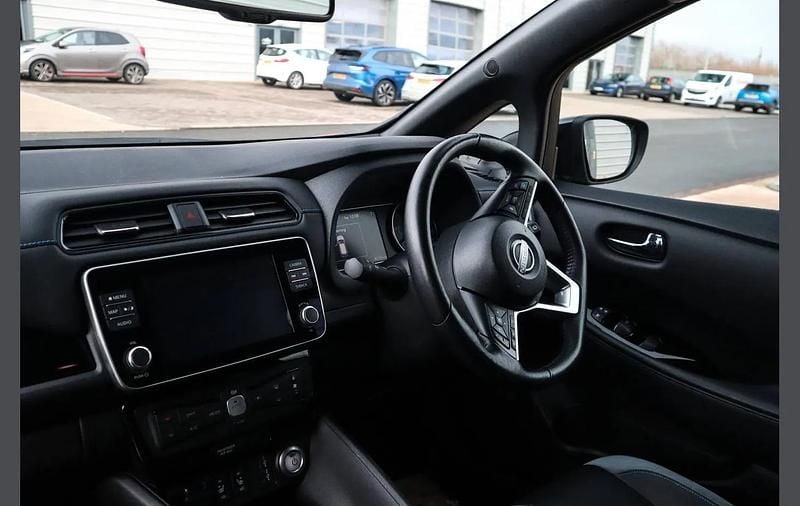 Used Nissan Leaf Tekna 110 kW (150 HP) 2023 Red Hatchback