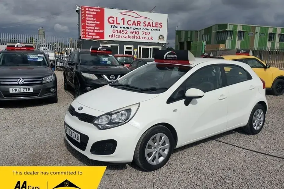 Used Kia Rio Air 84 HP (61 kW) 2013 White Hatchback
