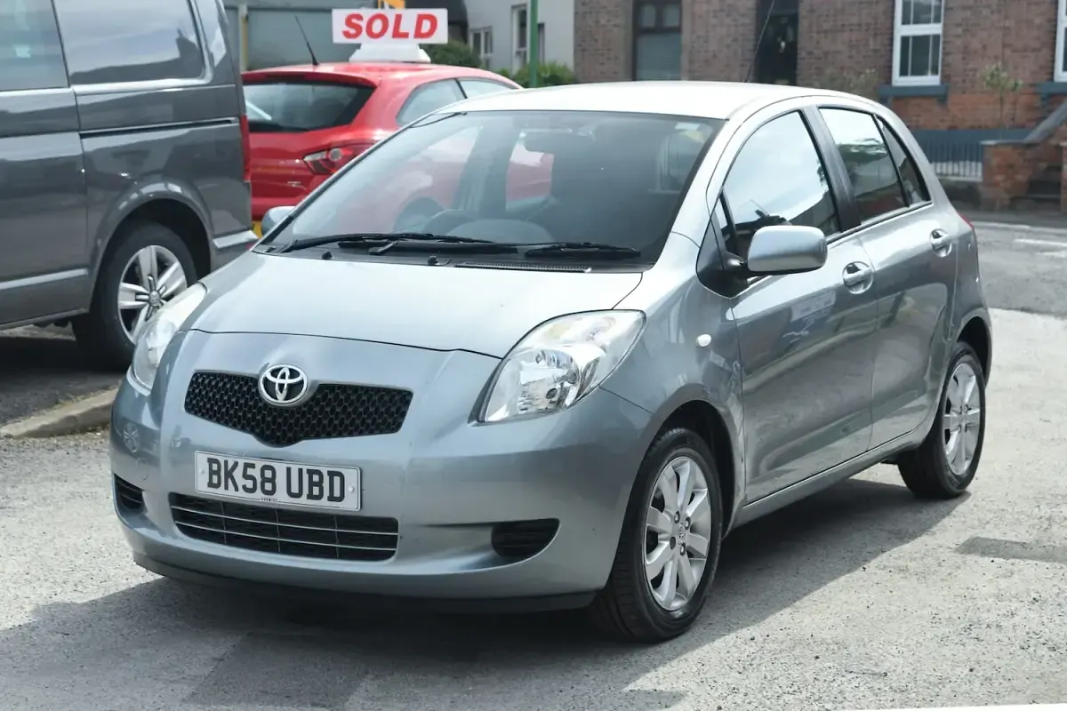Używany Toyota Yaris 2008 Srebrny Hatchback
