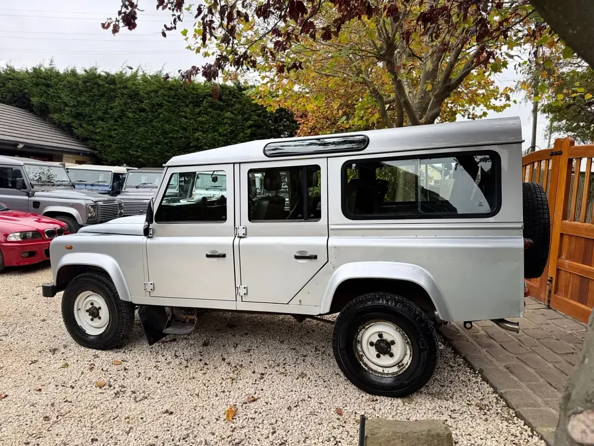 Used Land Rover Defender 122 HP (89 kW) 2009 Silver SUV