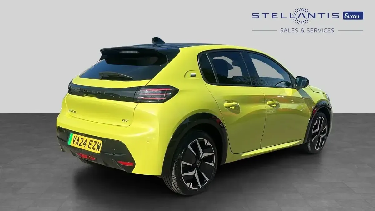 Occasion Peugeot e-208 GT 113 kW (154 ch) 2024 Jaune Citadine