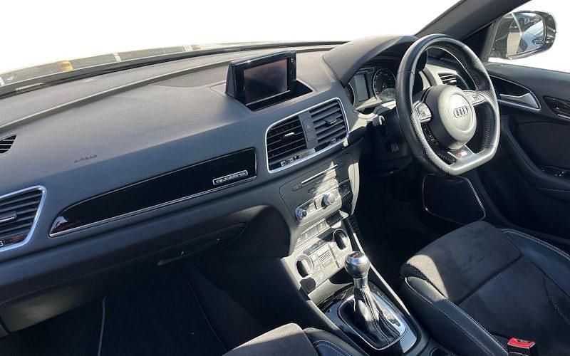 Usado Audi Q3 Black Edition 184 HP (135 kW) 2018 Cinzento SUV
