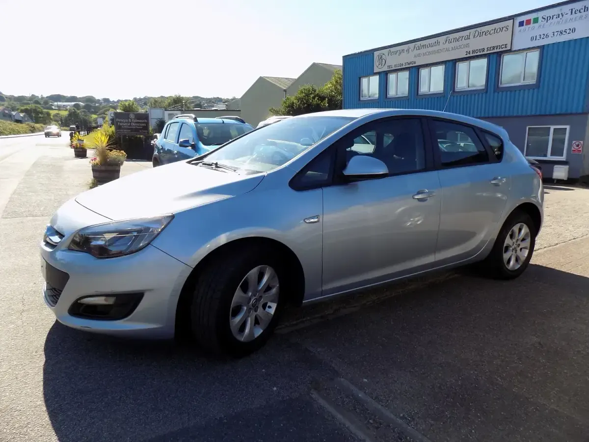 Used Vauxhall Astra Design Edition 2015 Silver Hatchback