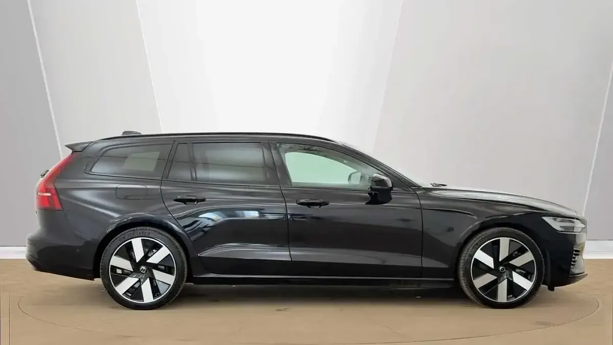 Used Volvo V60 Ultra 455 HP (334 kW) 2025 Black Estate
