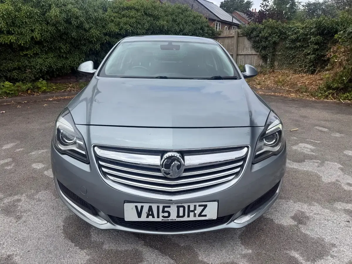 Used Vauxhall Insignia 140 HP (102 kW) 2015 Silver Hatchback