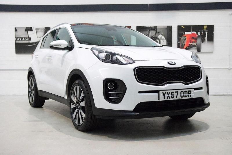 White Used 2017 Kia Sportage 3 SUV | £9,981 (Fair price) - Image 1/4