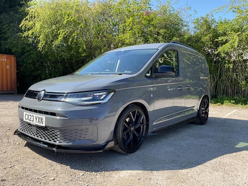 Usado VW Caddy Pro 122 HP (89 kW) 2023 Cinzento Monovolume