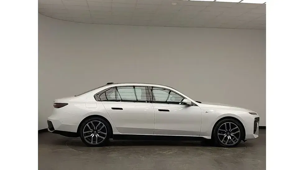 Used BMW i7 M Sport 400 kW (544 HP) 2023 White Sedan