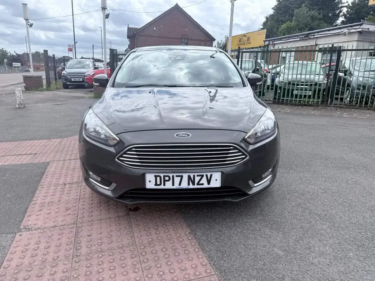 Used Ford Focus Titanium 100 HP (73 kW) 2017 Grey Hatchback
