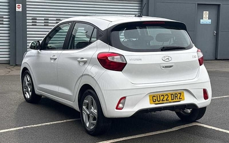 Used Hyundai i10 SE 67 HP (49 kW) 2022 White Hatchback