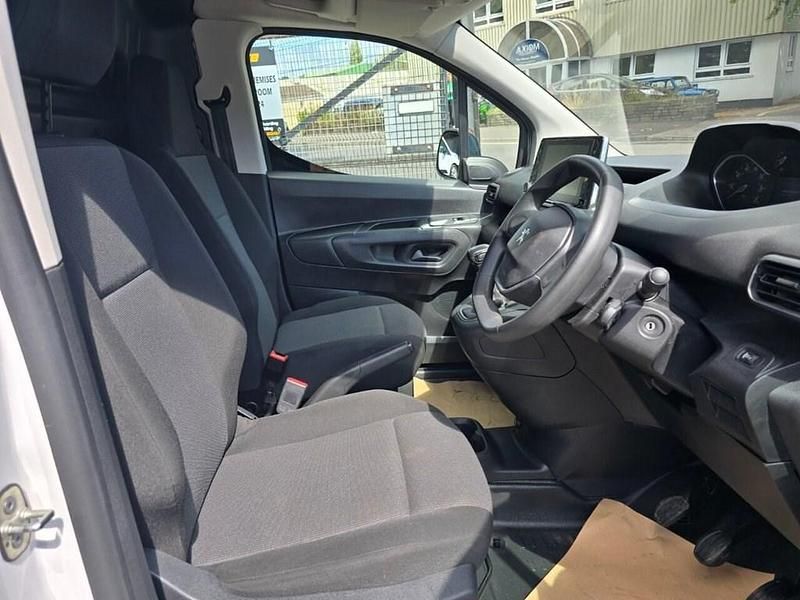 Used Peugeot Partner Premium 2023 White MPV