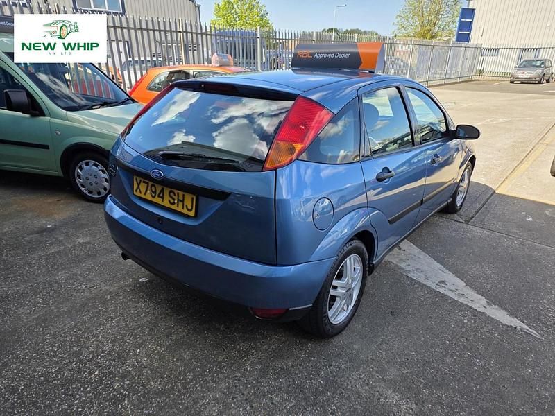 Used Ford Focus Zetec 115 HP (84 kW) 2000 Blue Hatchback